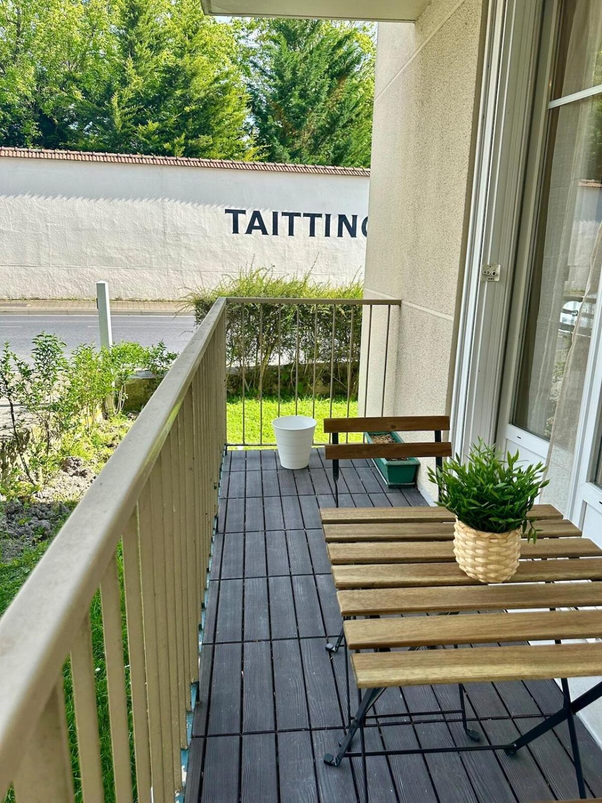 Au Coeur Du Quartier Taittinger Apartment Reims Exterior photo